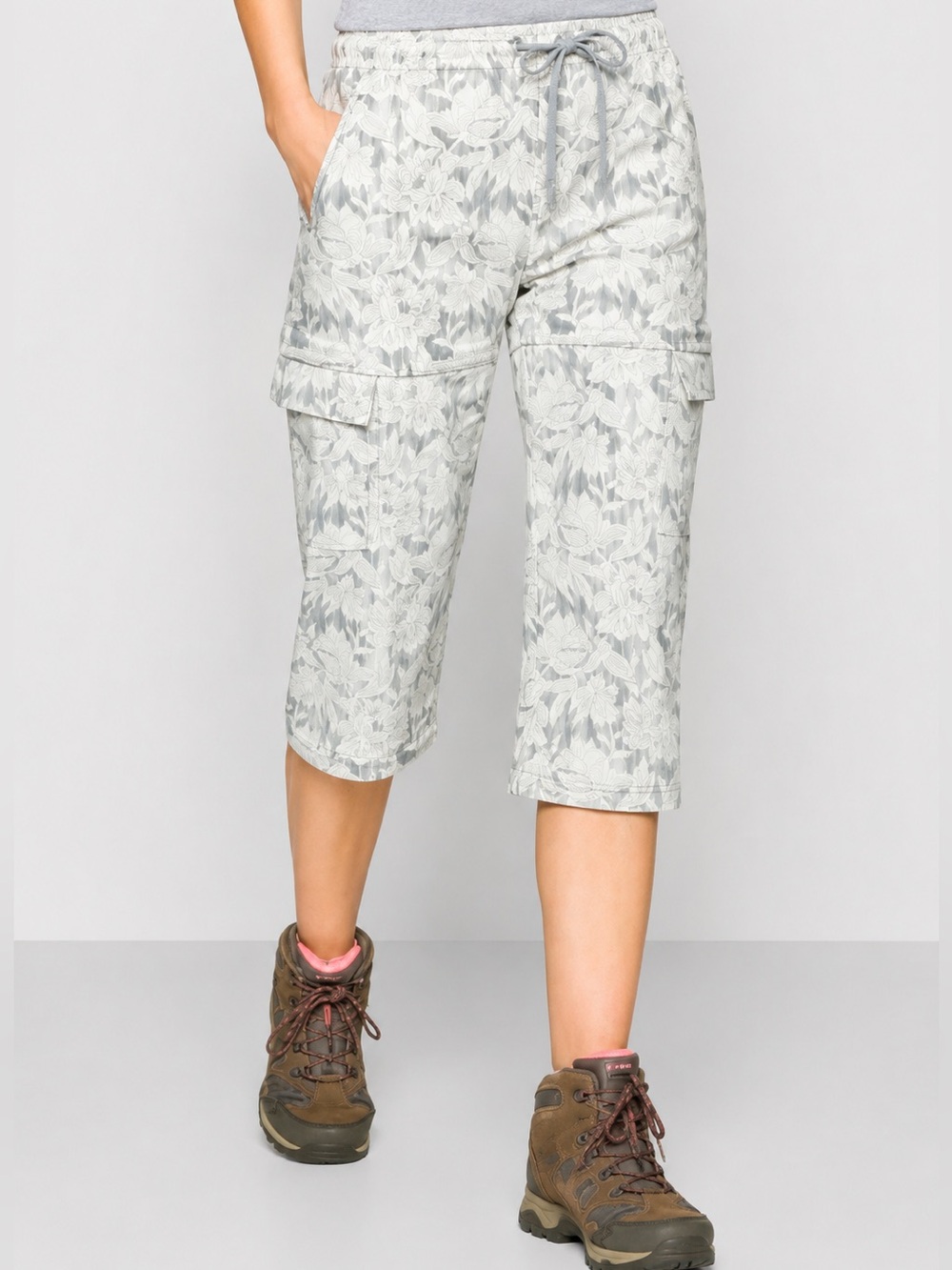 Athleta Trekkie Hike Crop Pant Shorts Sz 12 Ethereal Bloom Magnolia White Floral